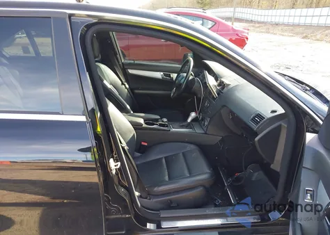 2008 Mercedes-Benz C 300 Luxury/Sport z USA, uszkodzony, nr VIN WDDGF54X48F083478